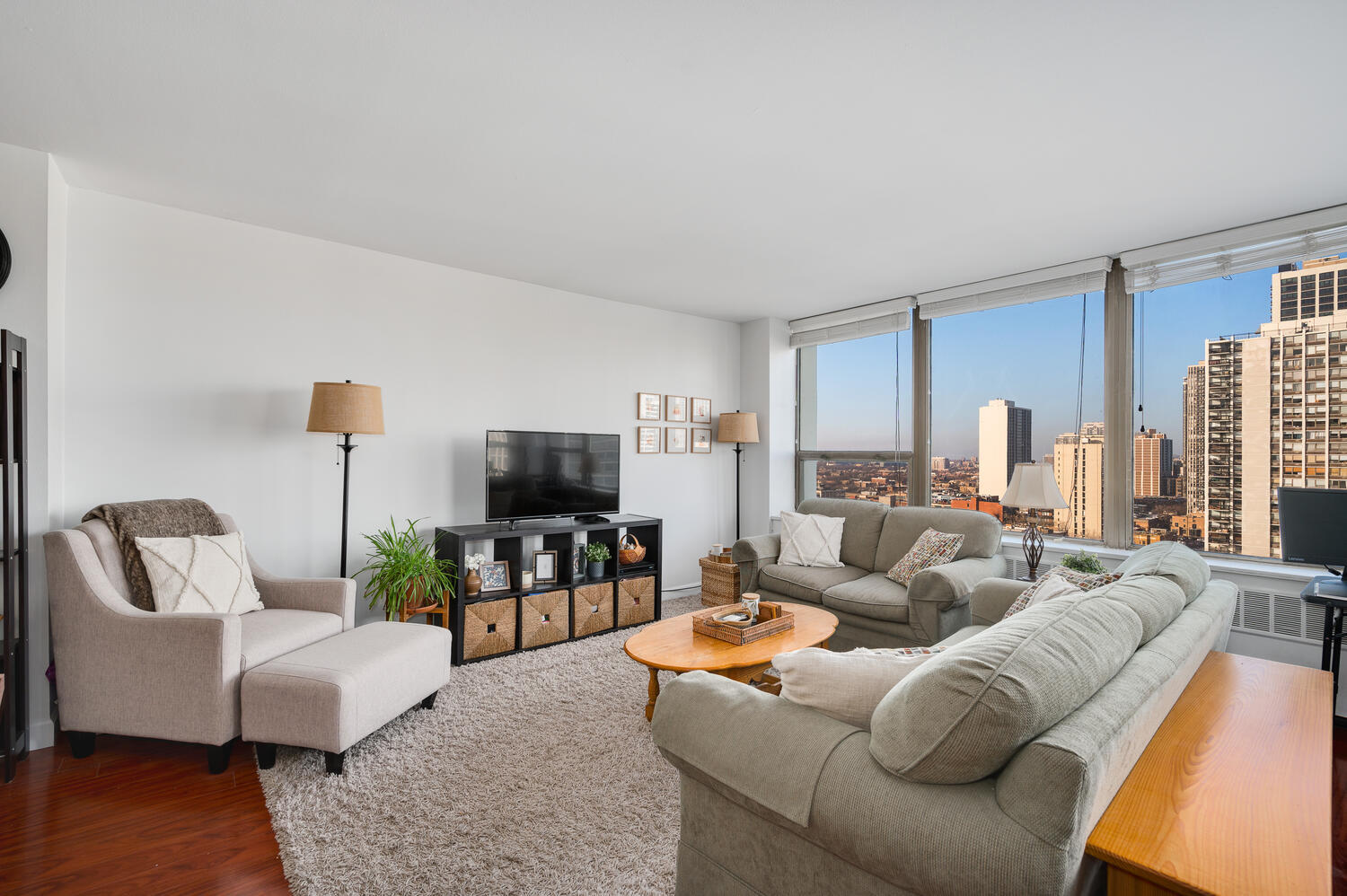 1360 N Sandburg Terrace Unit: 1908C