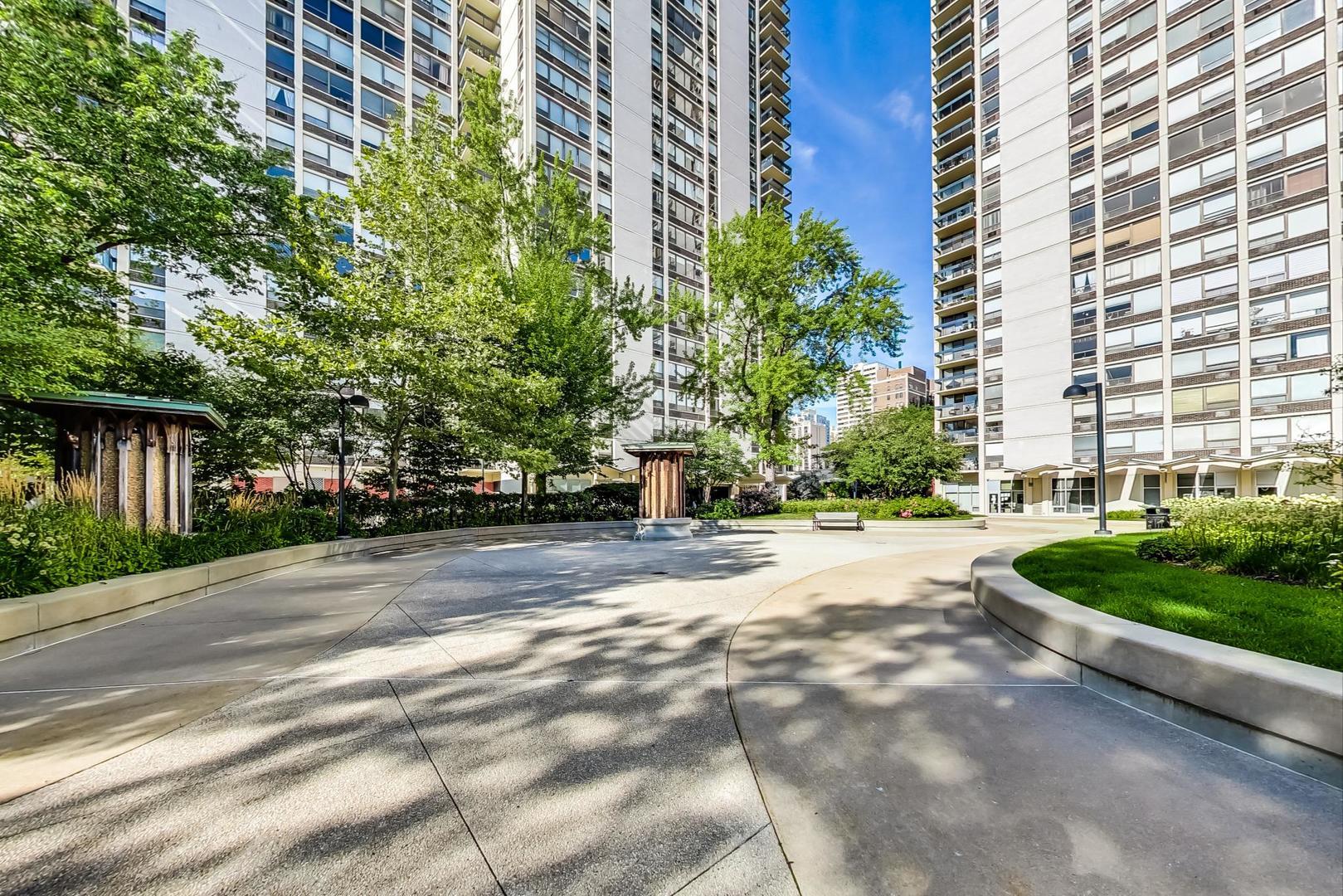 1360 N Sandburg Terrace Unit: 1908C