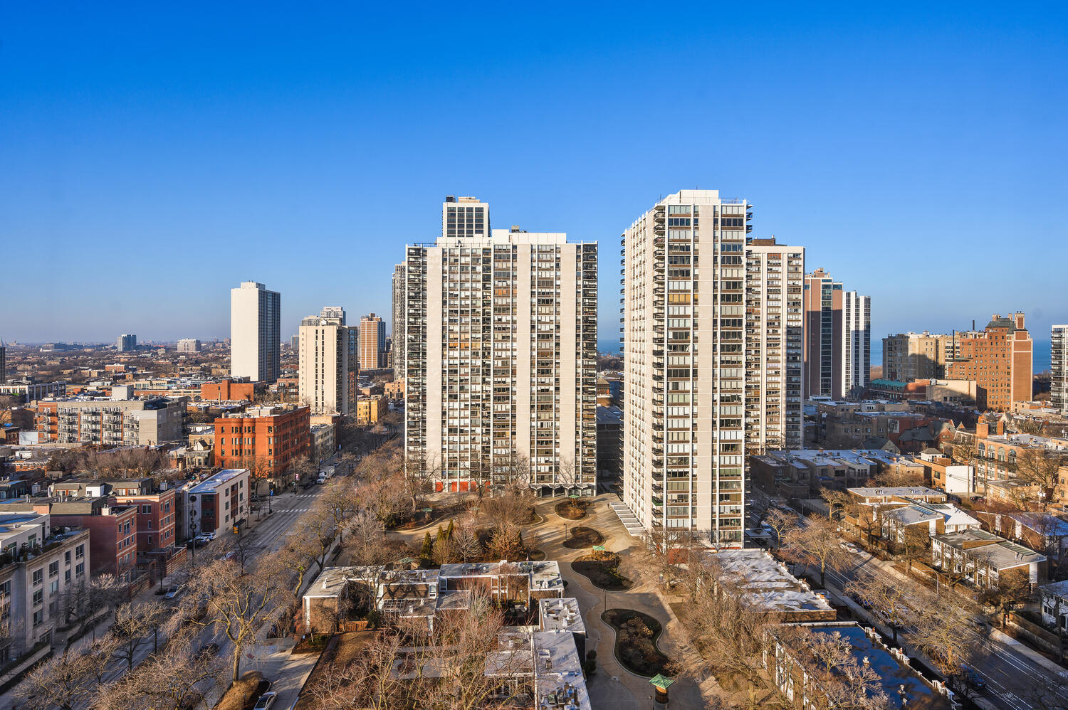 1360 N Sandburg Terrace Unit: 1908C