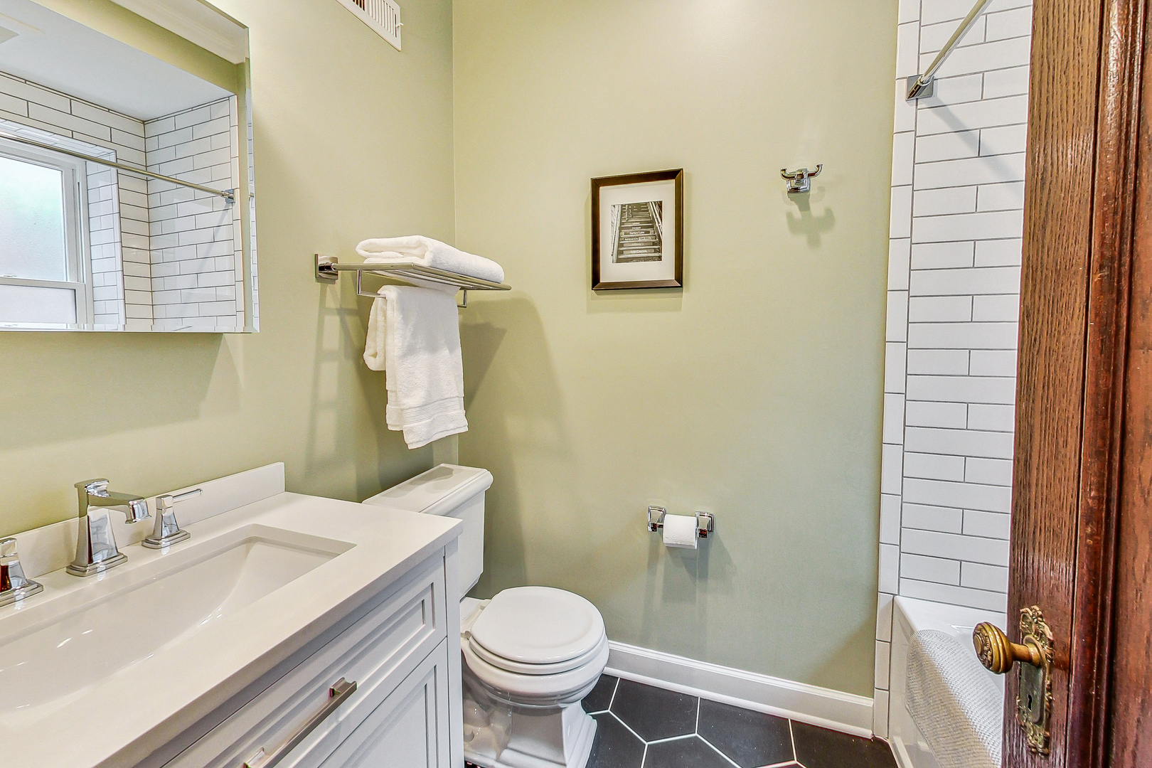 817 W George Street Unit: 3W