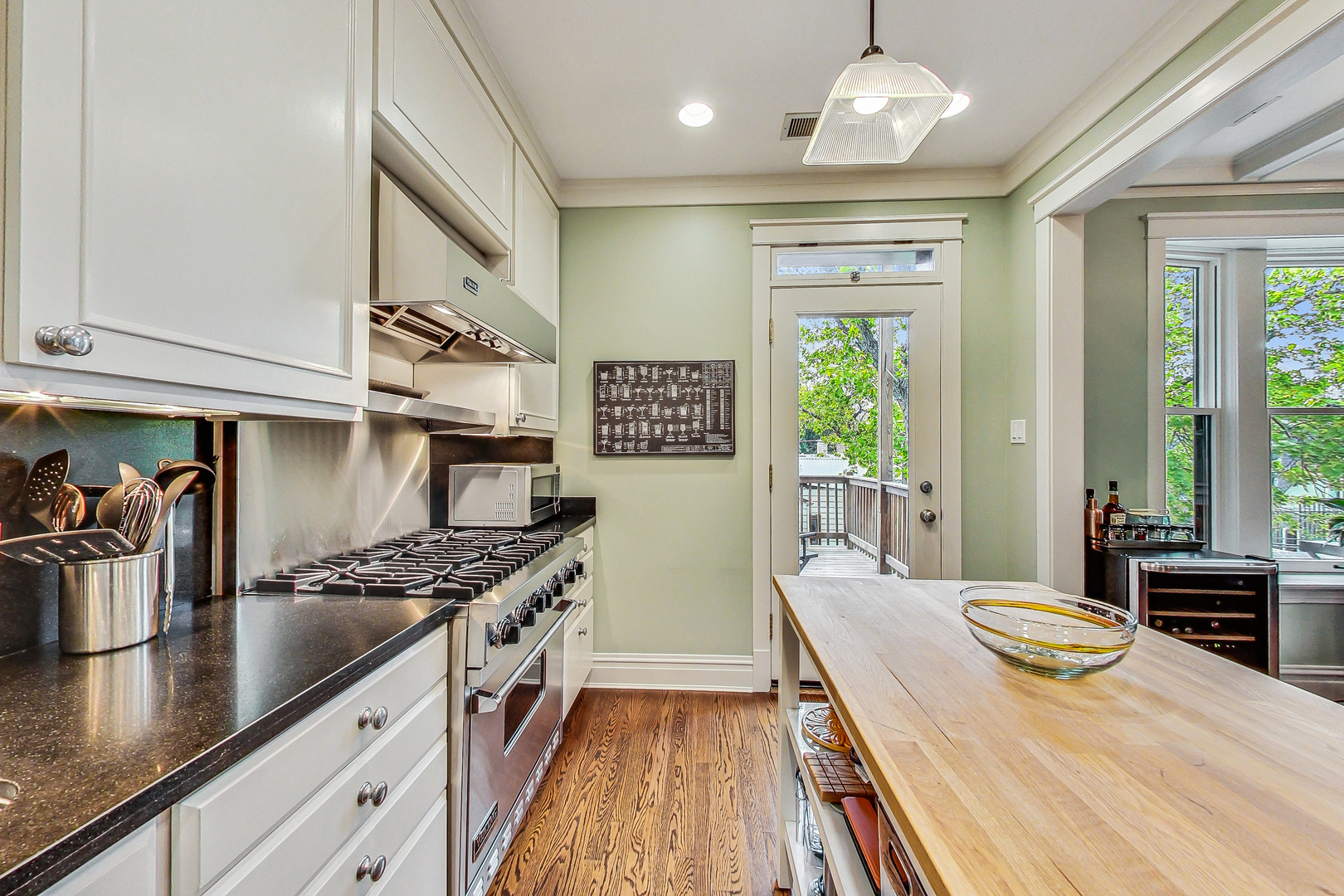 817 W George Street Unit: 3W