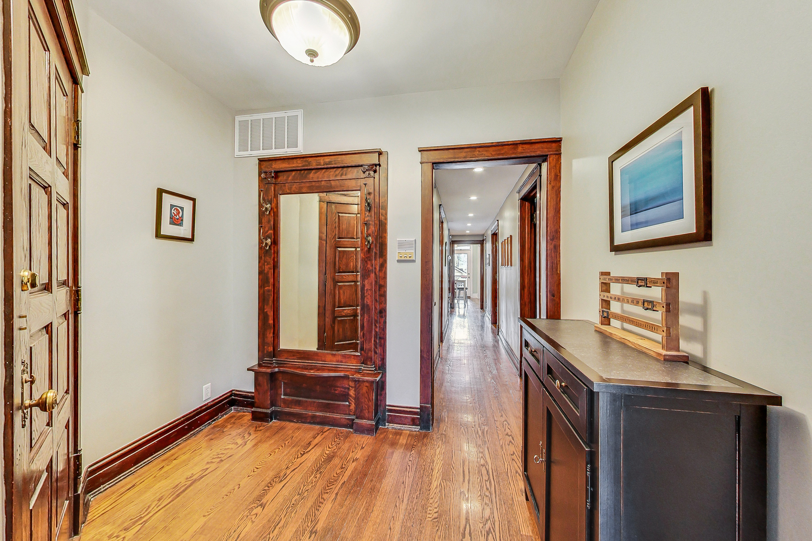 817 W George Street Unit: 3W