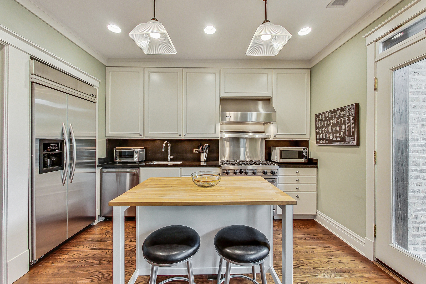 817 W George Street Unit: 3W