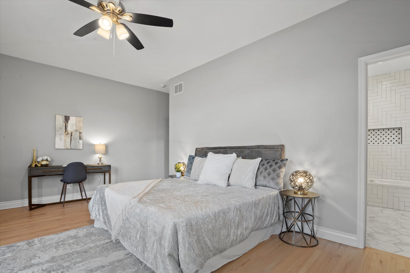 819 N Bishop Street Unit: 1