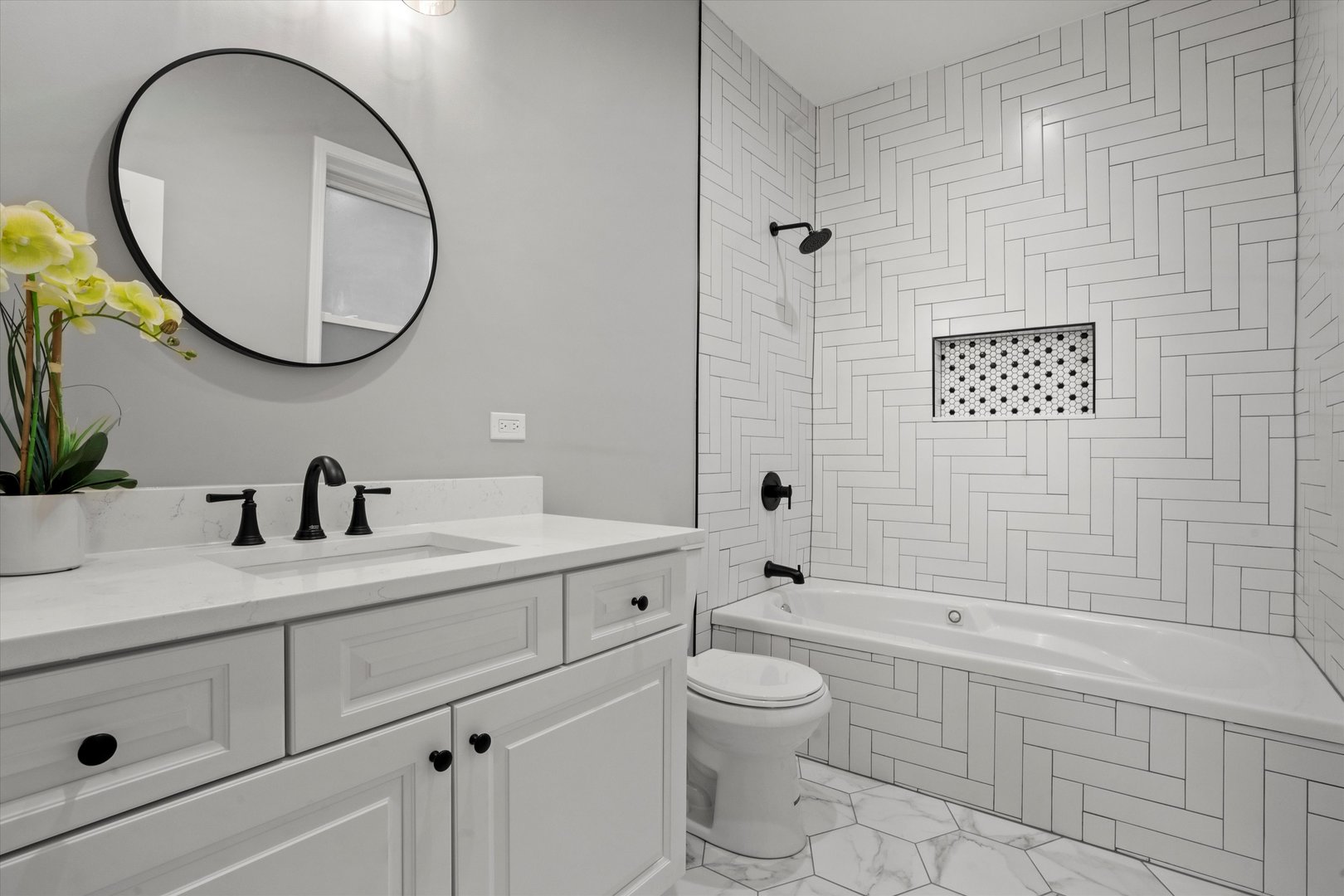 819 N Bishop Street Unit: 1