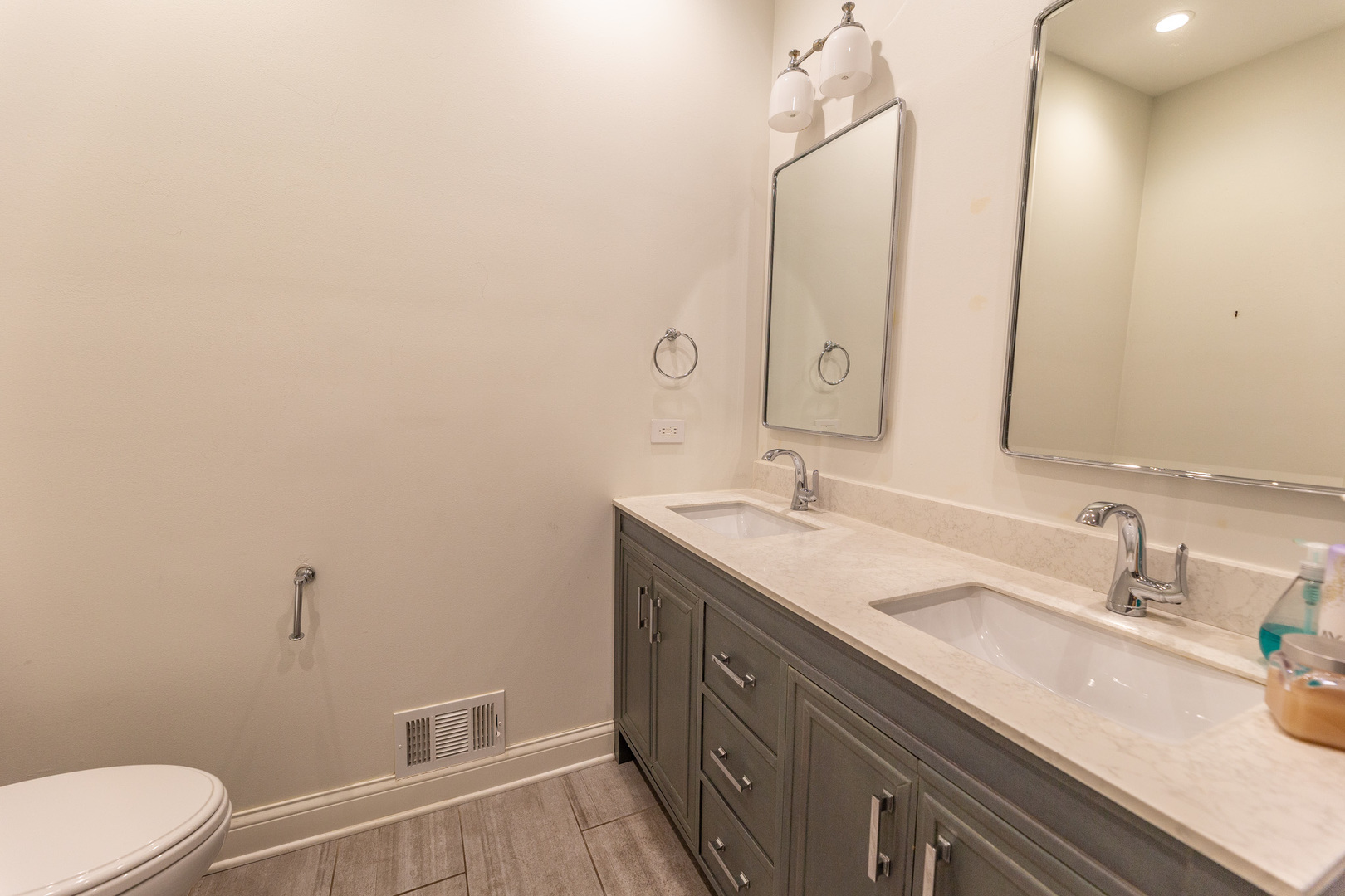 2803 N WOLCOTT Avenue Unit: D