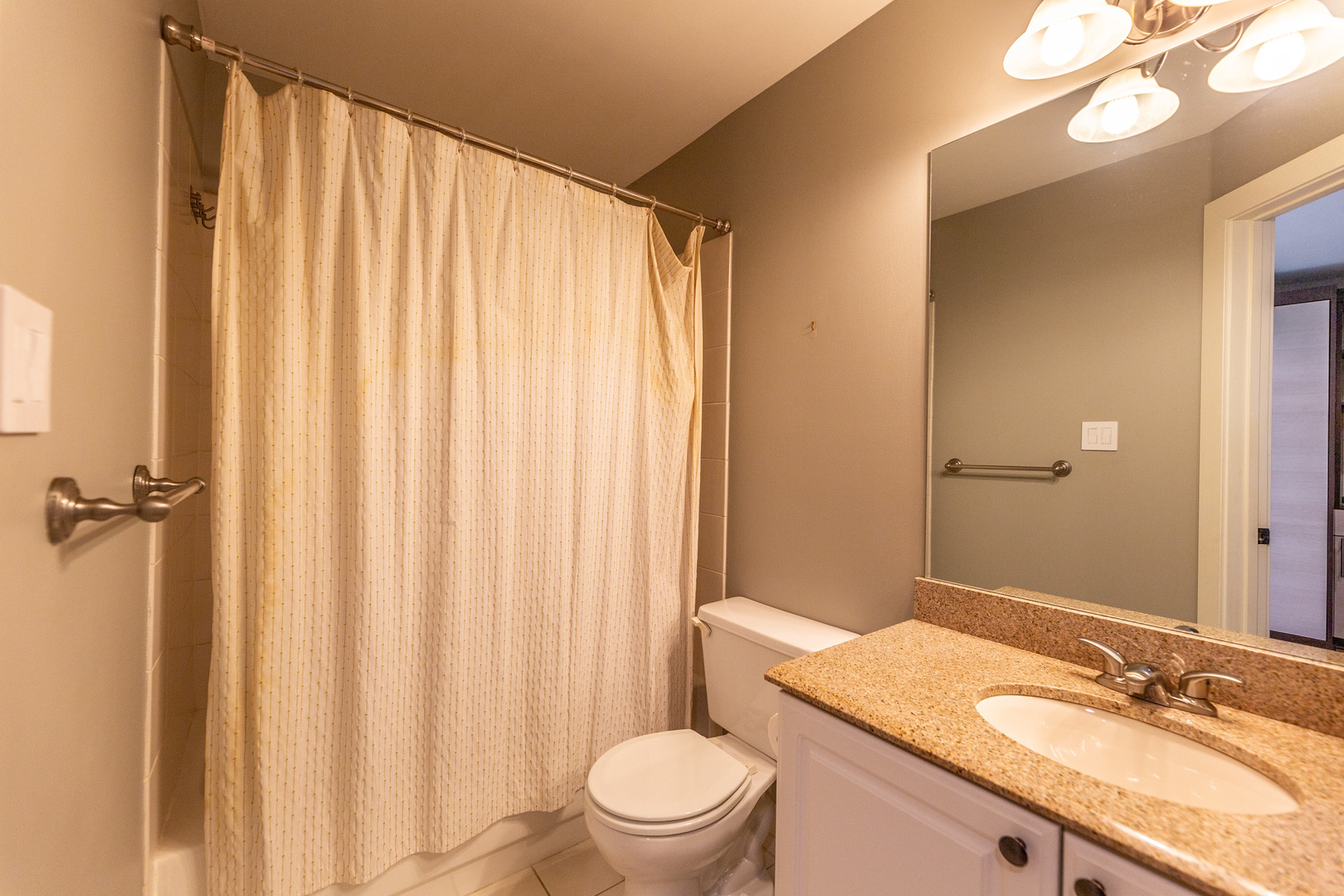 2803 N WOLCOTT Avenue Unit: D