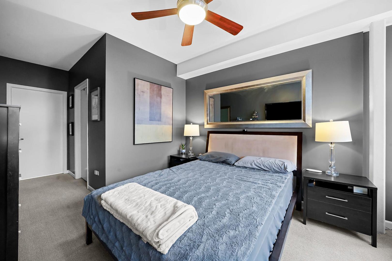 744 W Fullerton Avenue Unit: 201