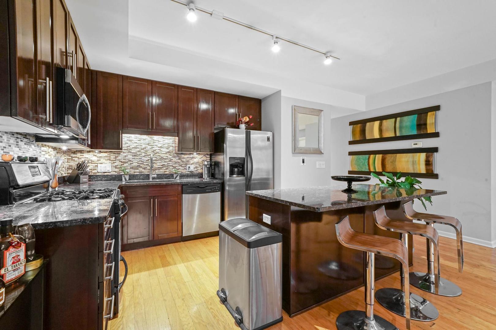 744 W Fullerton Avenue Unit: 201