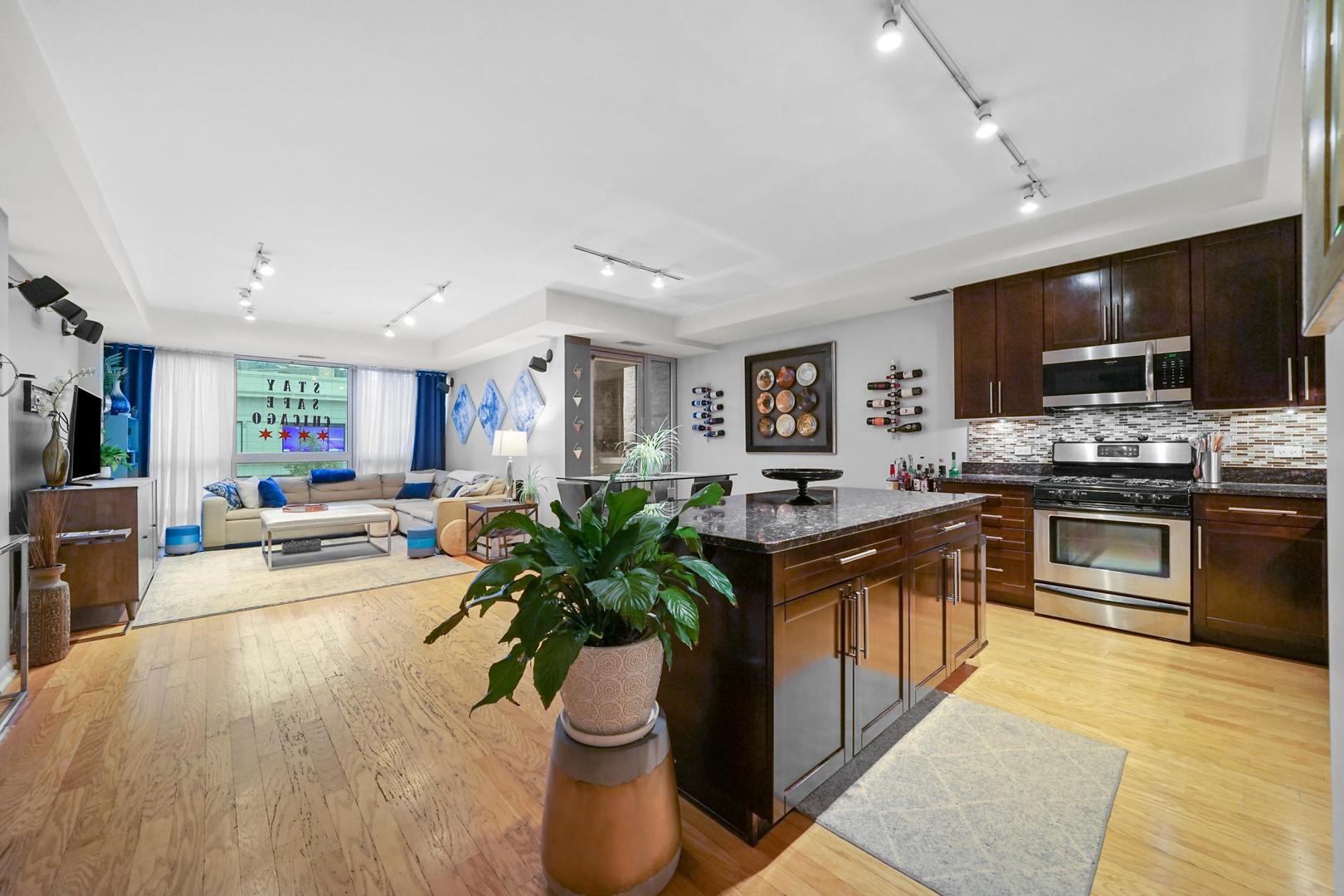 744 W Fullerton Avenue Unit: 201
