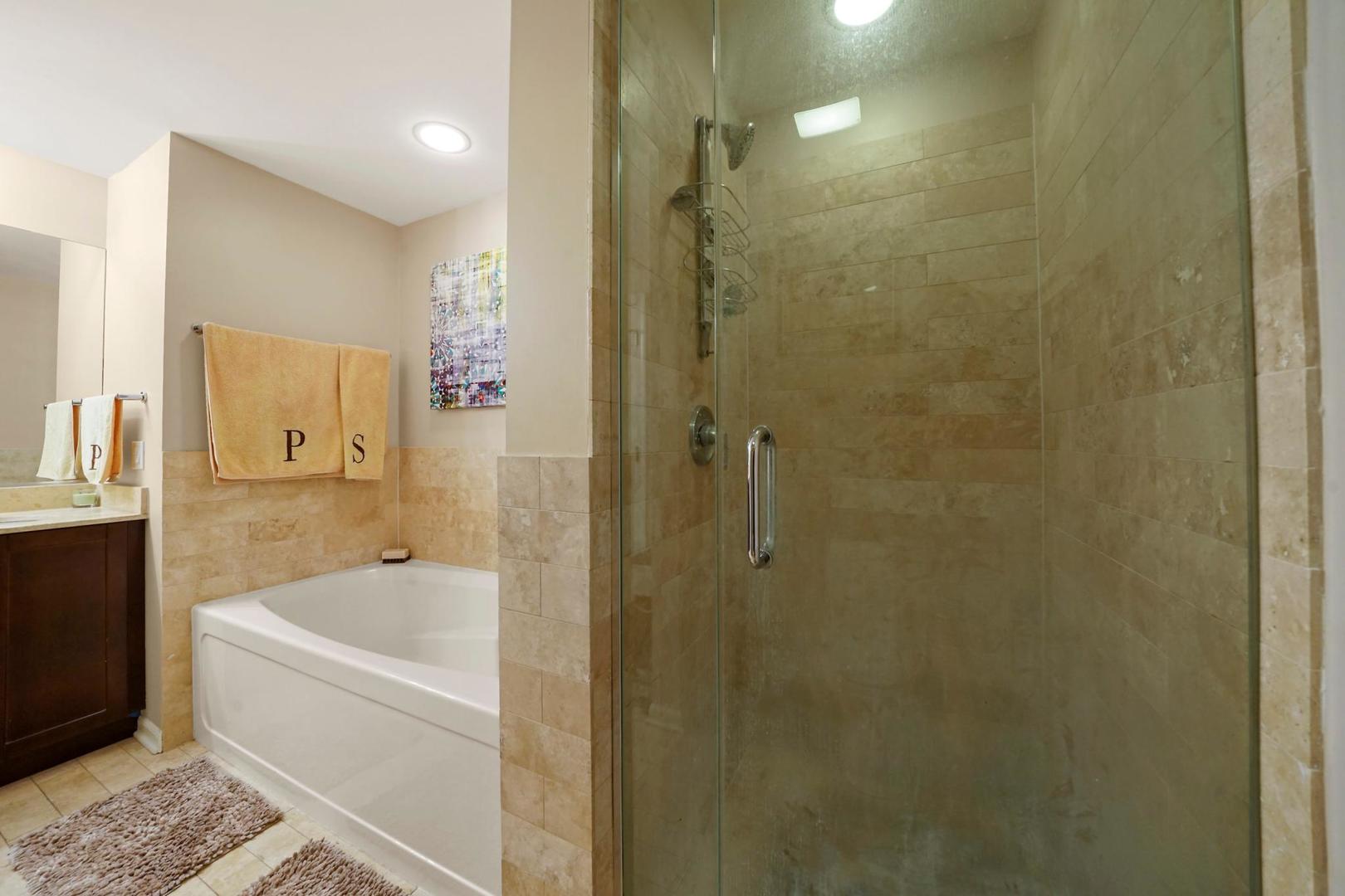 744 W Fullerton Avenue Unit: 201