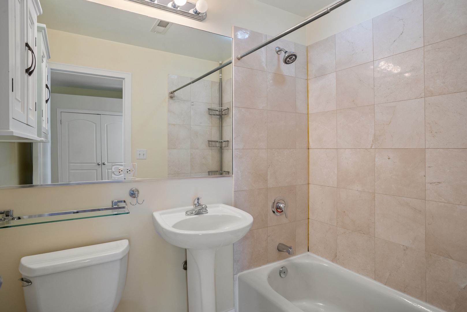 1347 N Greenview Avenue Unit: 3R