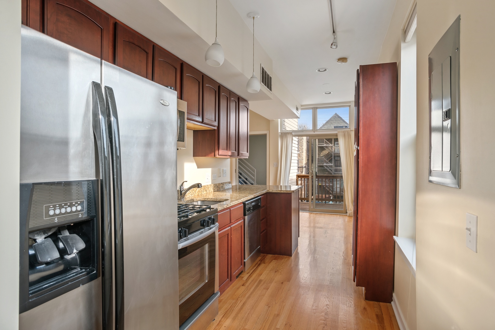 1347 N Greenview Avenue Unit: 3R