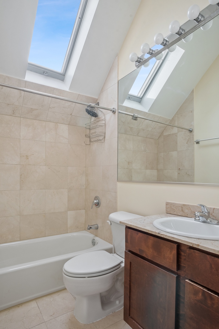 1347 N Greenview Avenue Unit: 3R