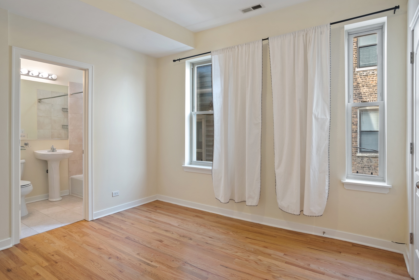 1347 N Greenview Avenue Unit: 3R