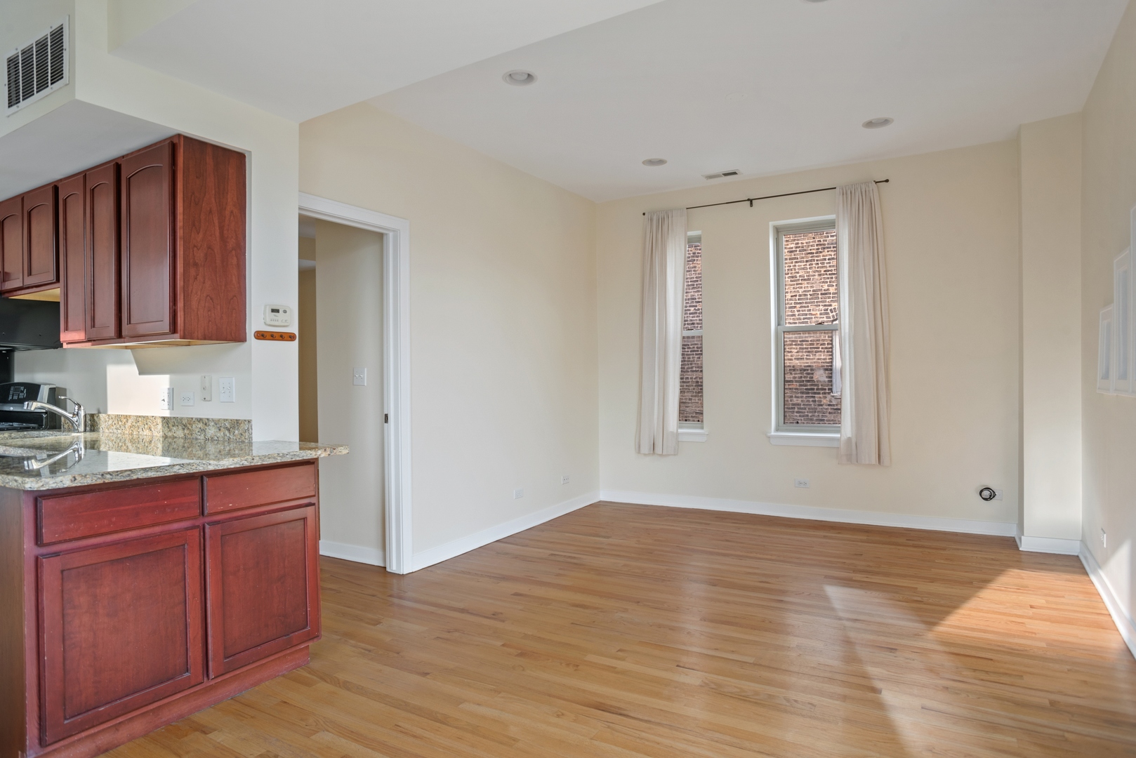 1347 N Greenview Avenue Unit: 3R