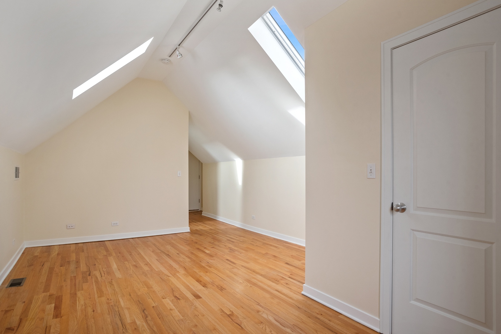 1347 N Greenview Avenue Unit: 3R