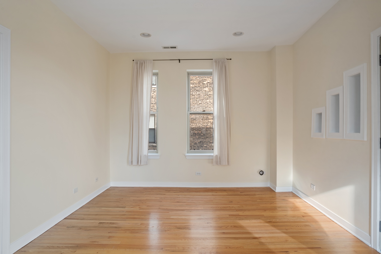 1347 N Greenview Avenue Unit: 3R