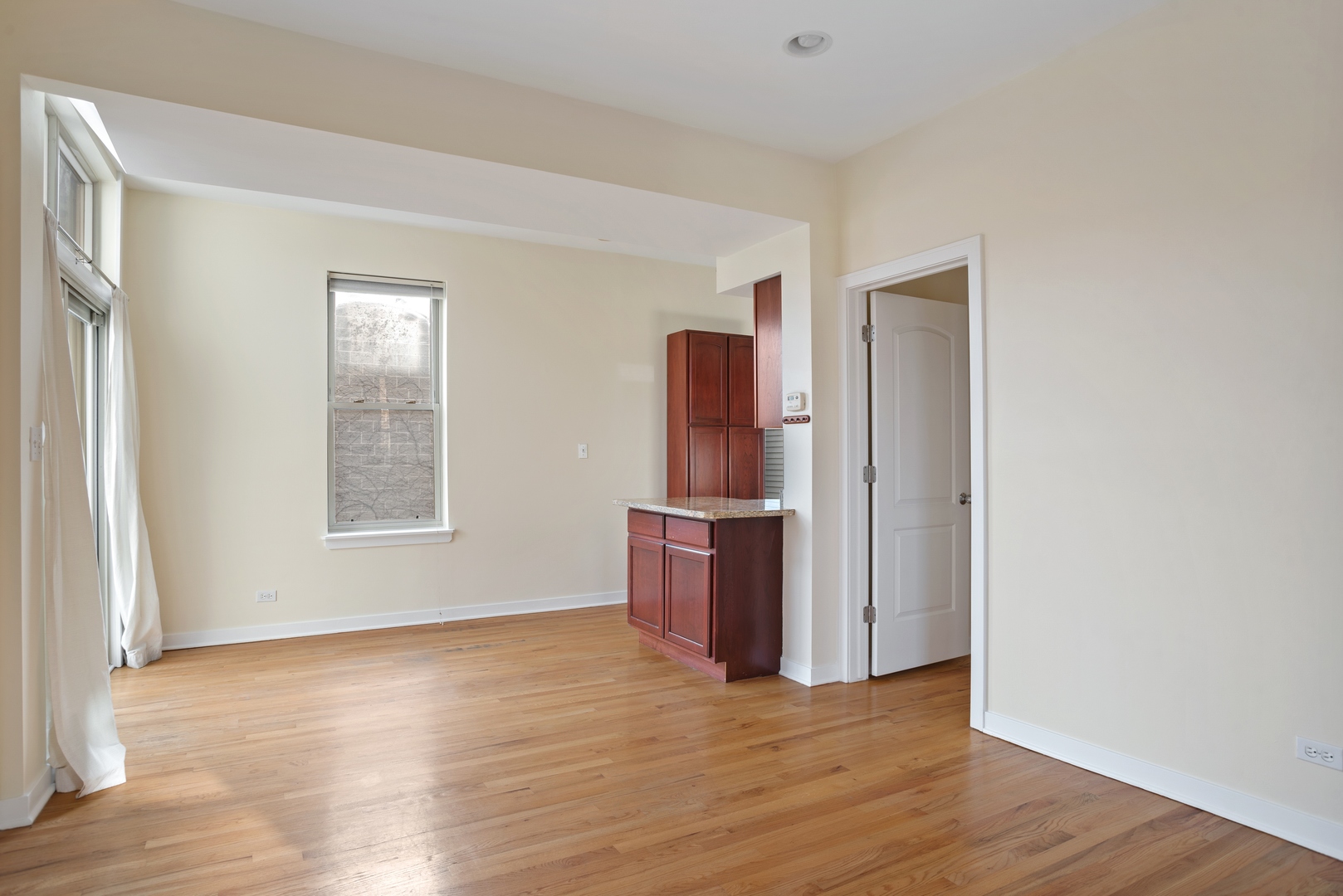 1347 N Greenview Avenue Unit: 3R