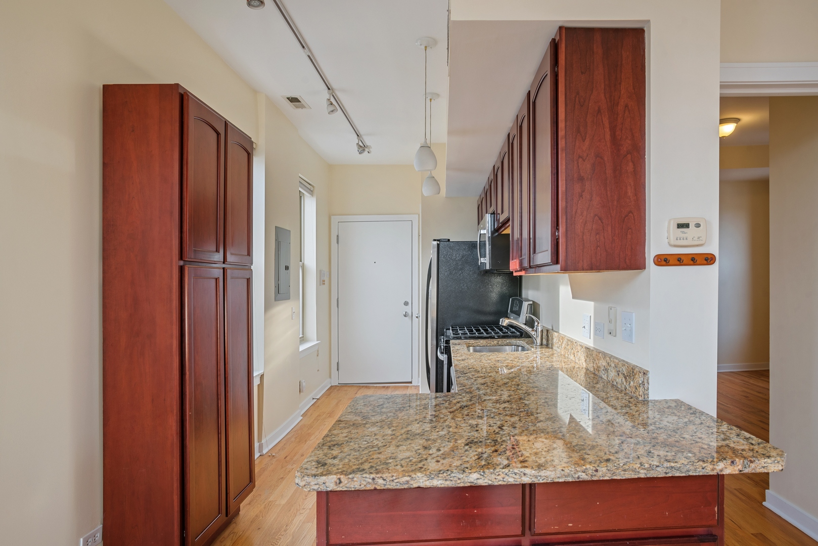 1347 N Greenview Avenue Unit: 3R