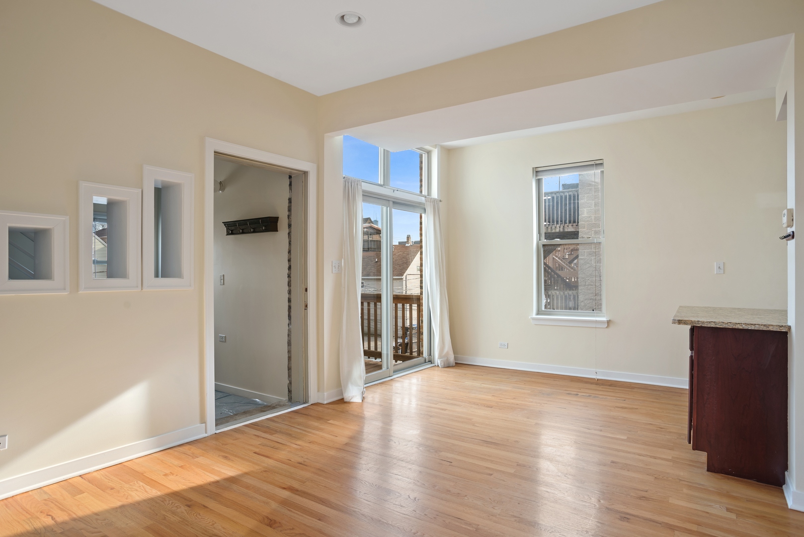 1347 N Greenview Avenue Unit: 3R