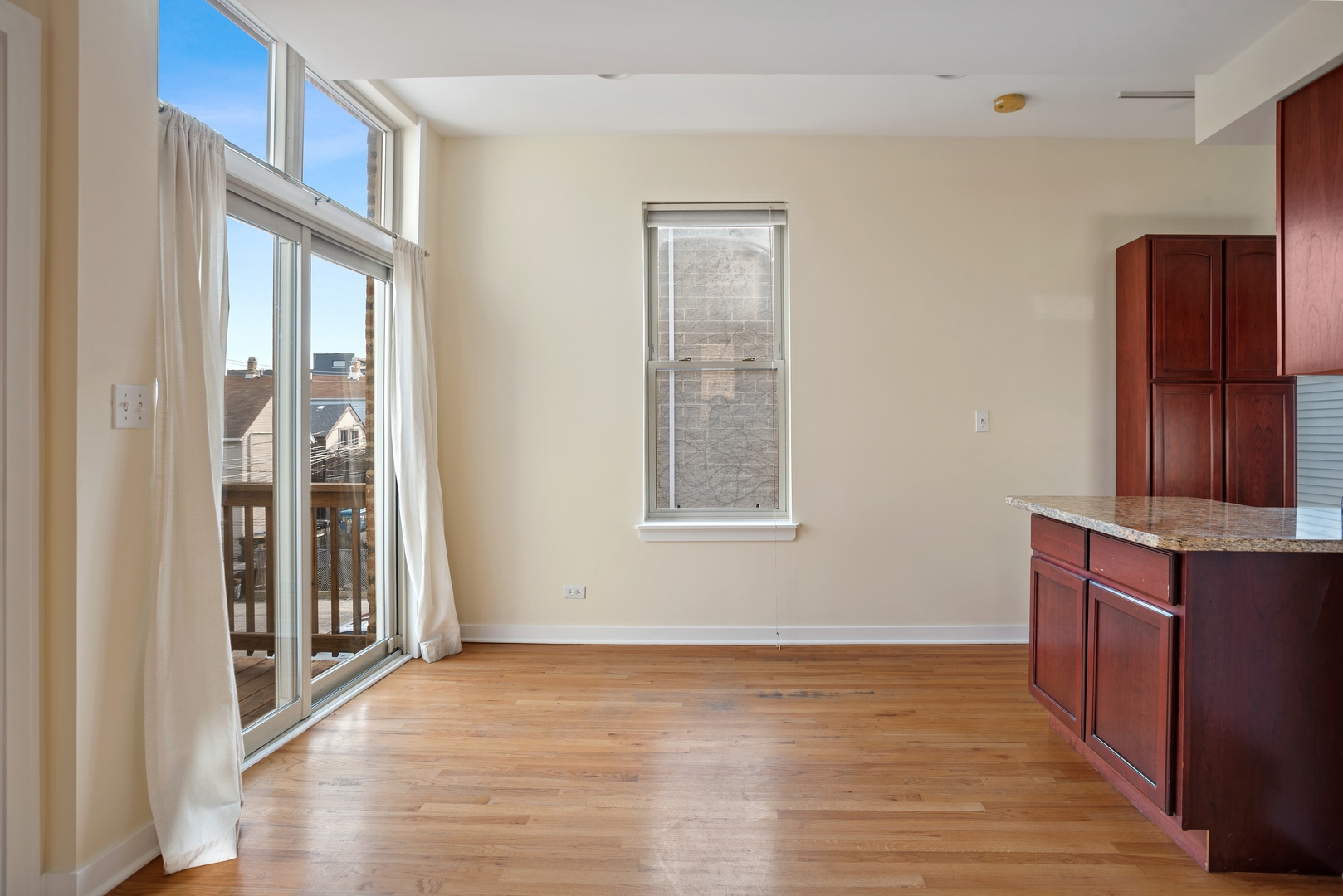 1347 N Greenview Avenue Unit: 3R