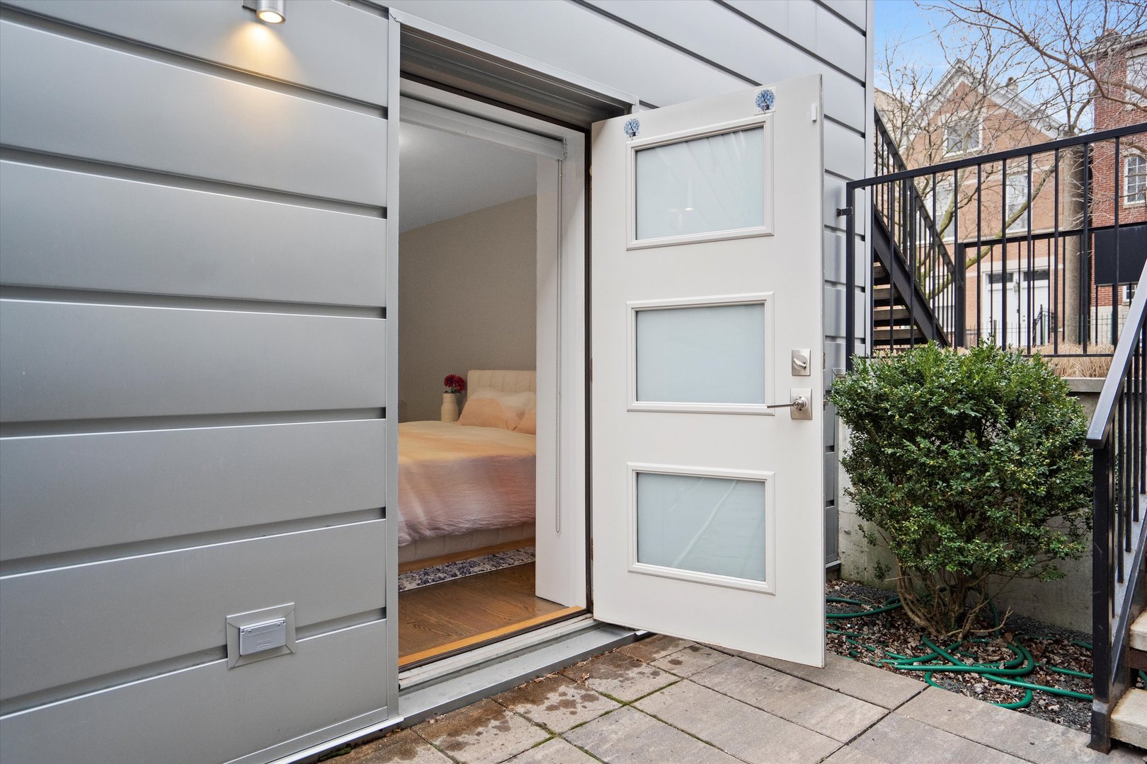 1718 W JULIAN Street Unit: 1S