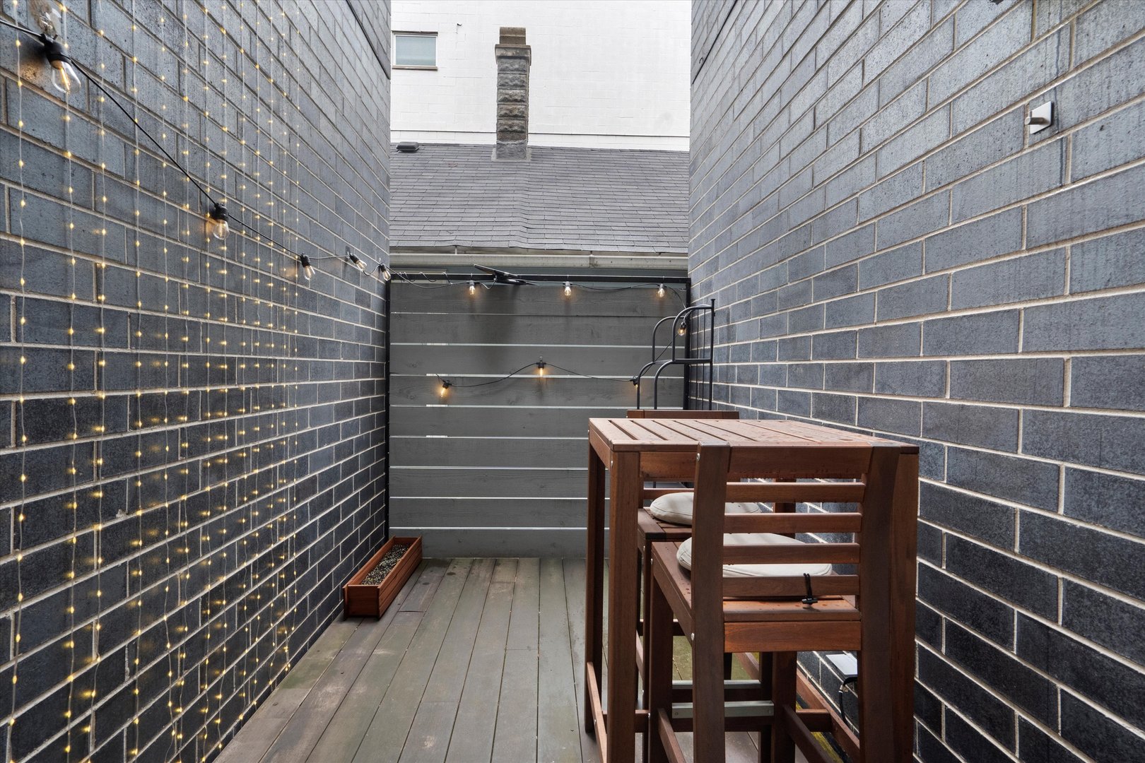 1718 W JULIAN Street Unit: 1S