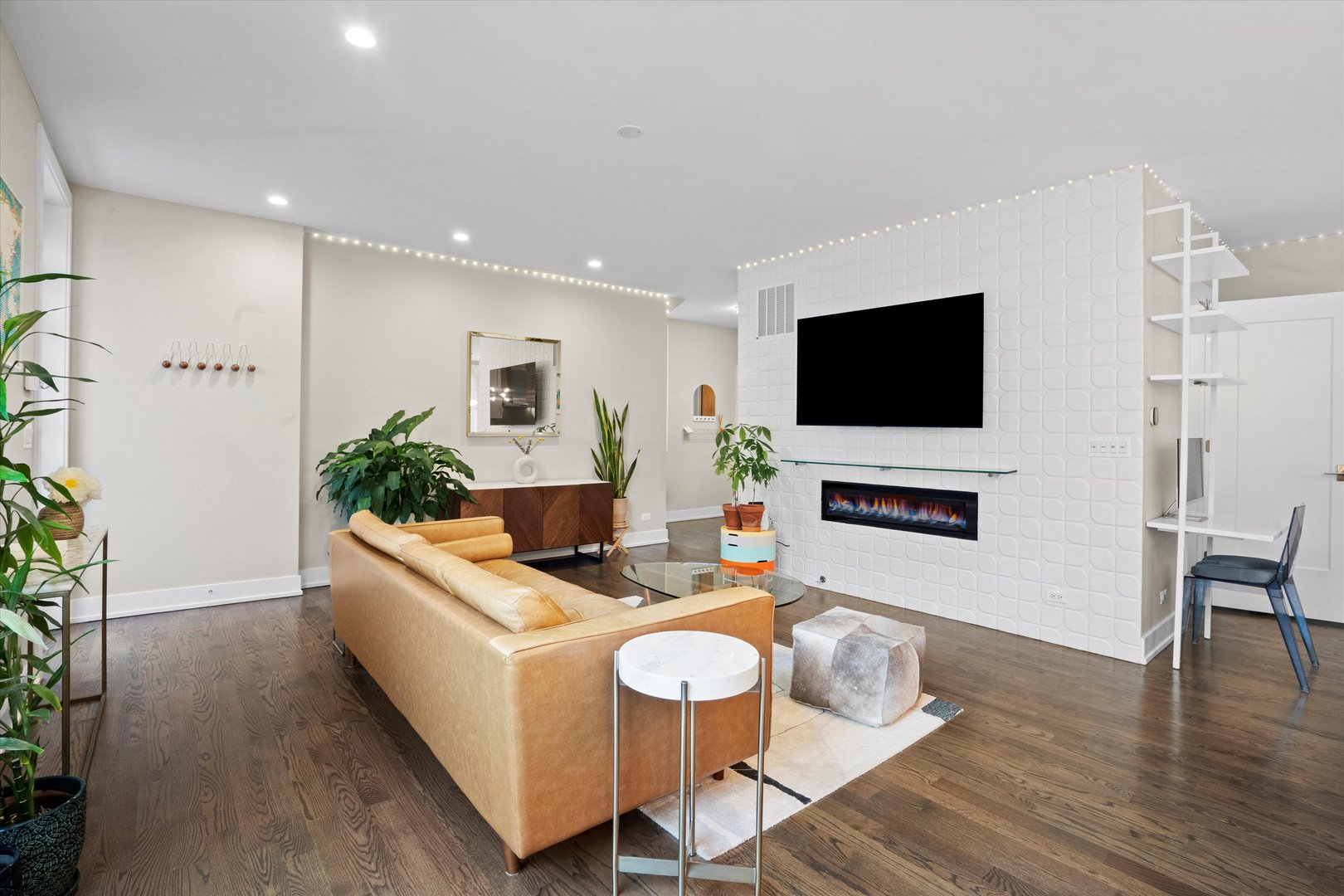 1718 W JULIAN Street Unit: 1S