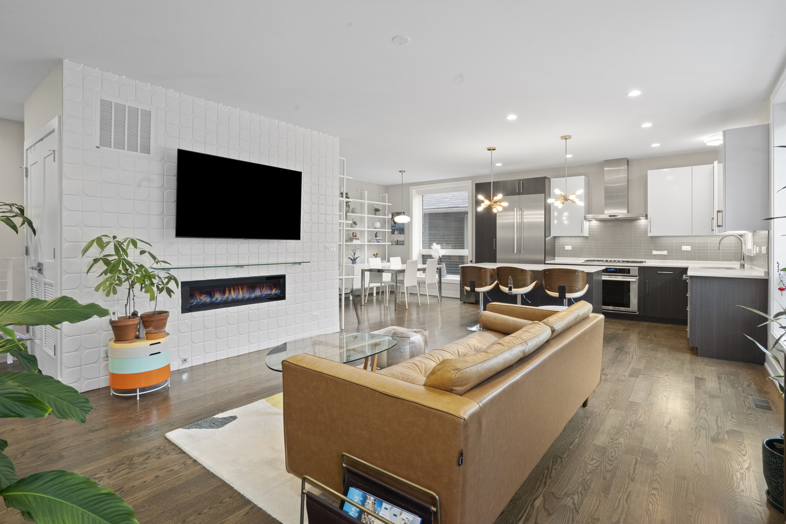 1718 W JULIAN Street Unit: 1S