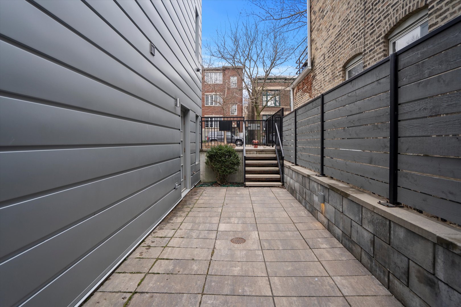 1718 W JULIAN Street Unit: 1S