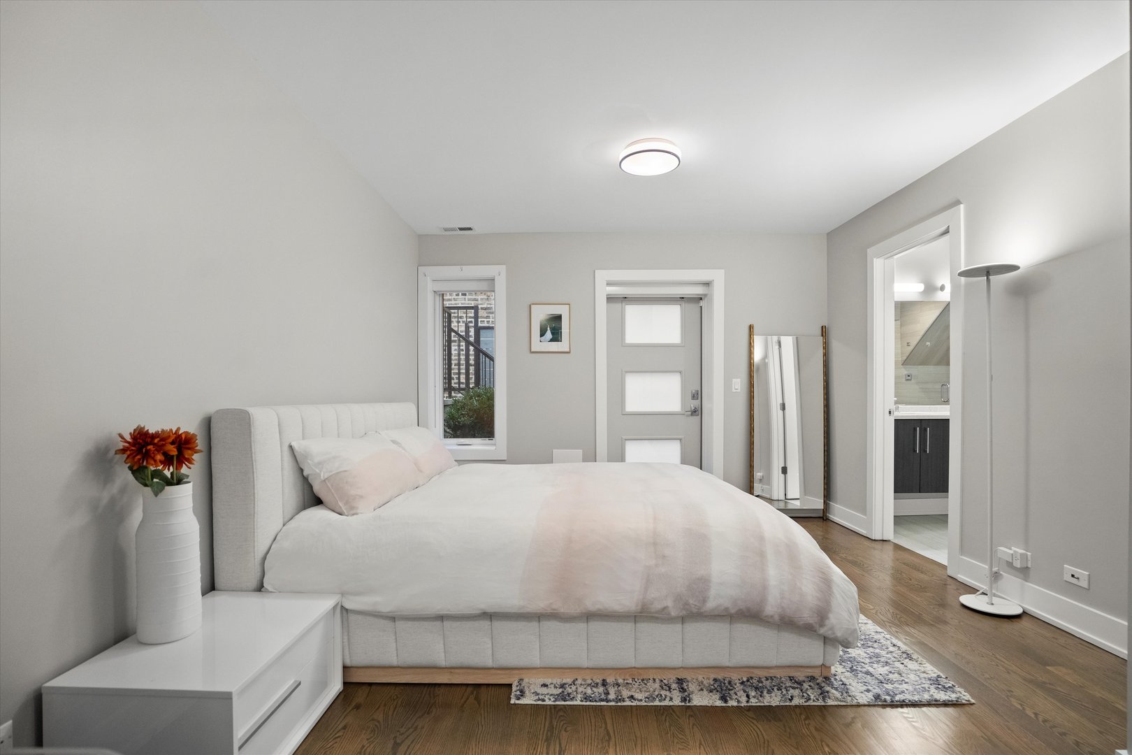 1718 W JULIAN Street Unit: 1S