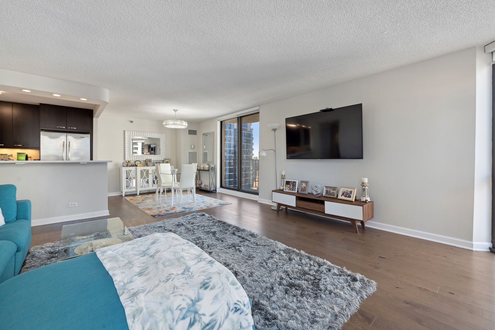 70 W Huron Street Unit: 2402