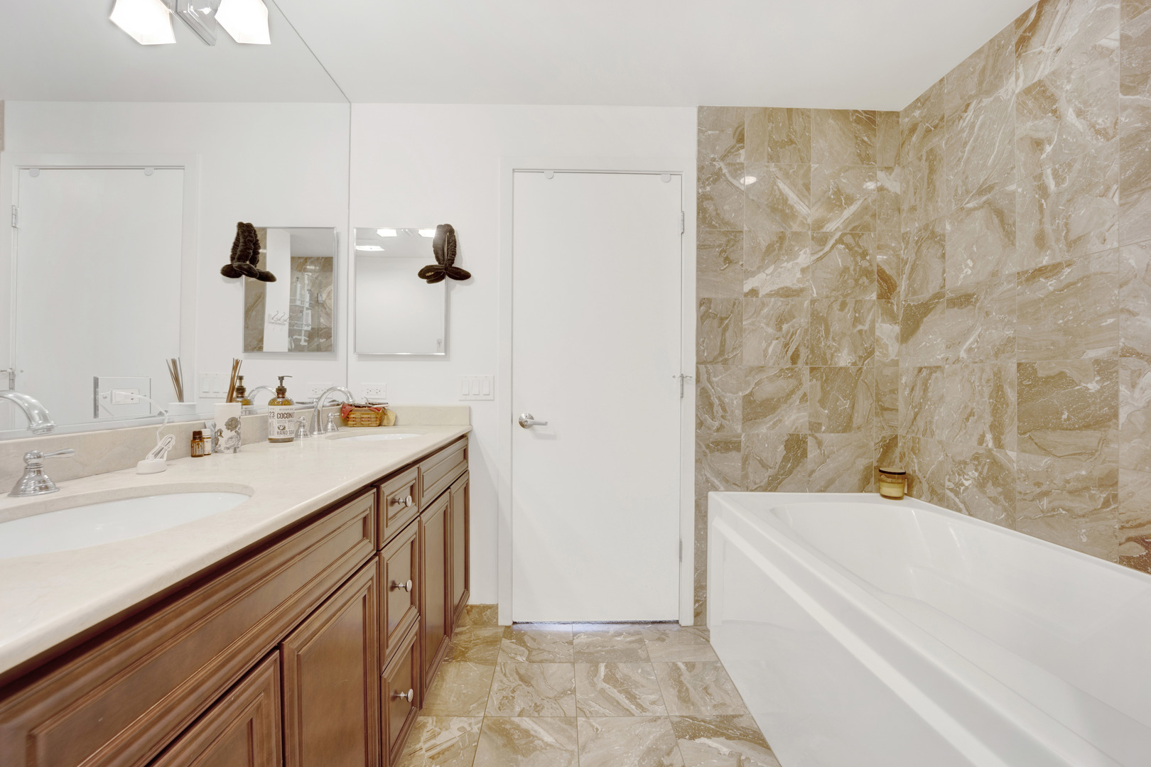 1111 W 14TH Place Unit: 322