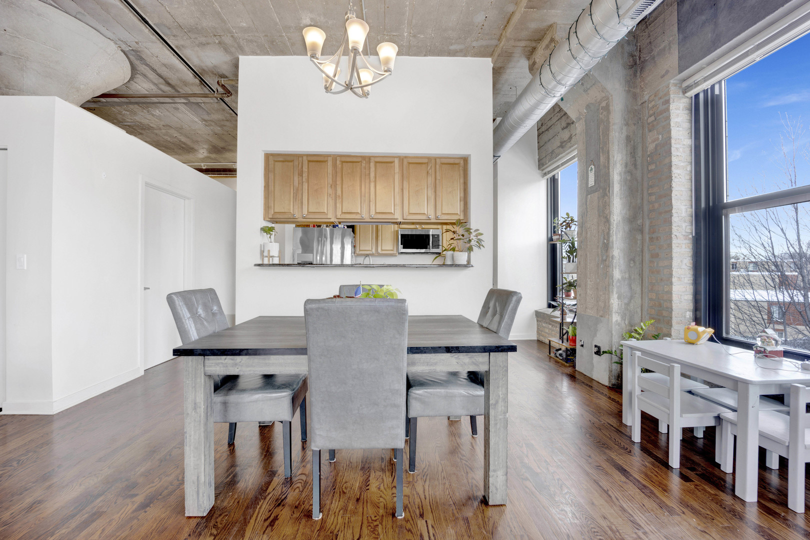 1111 W 14TH Place Unit: 322