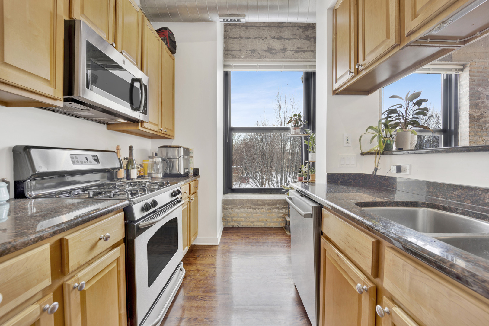 1111 W 14TH Place Unit: 322