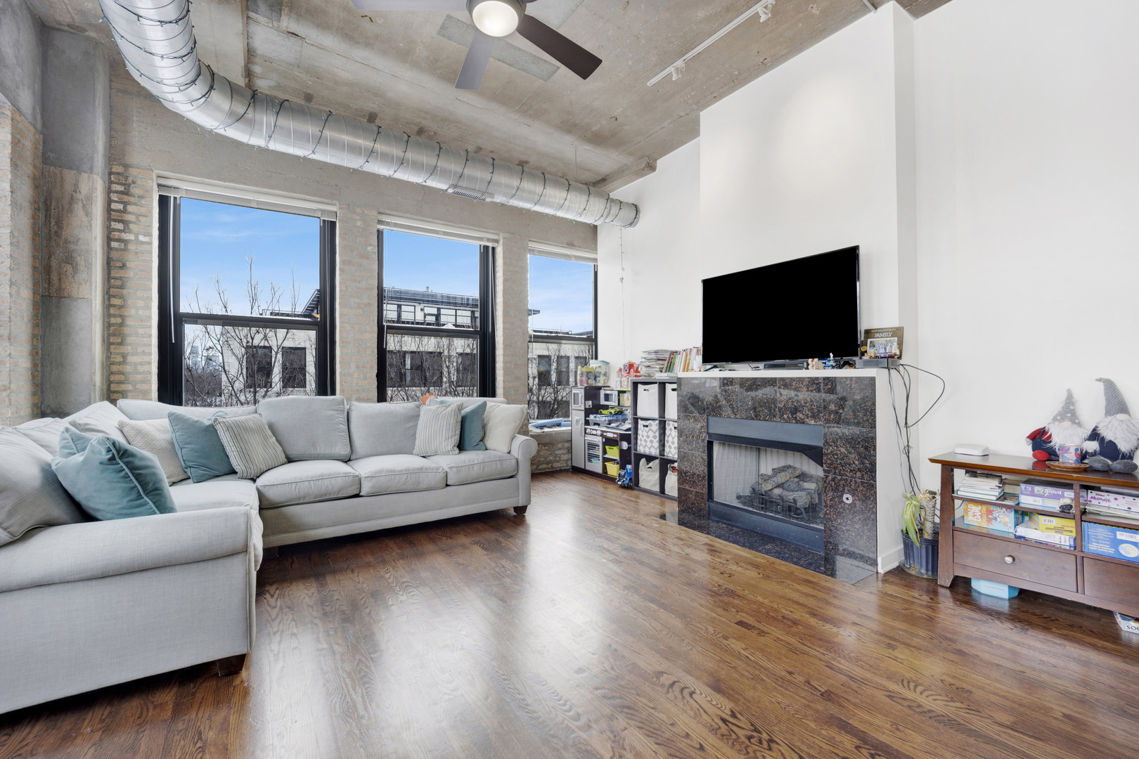 1111 W 14TH Place Unit: 322