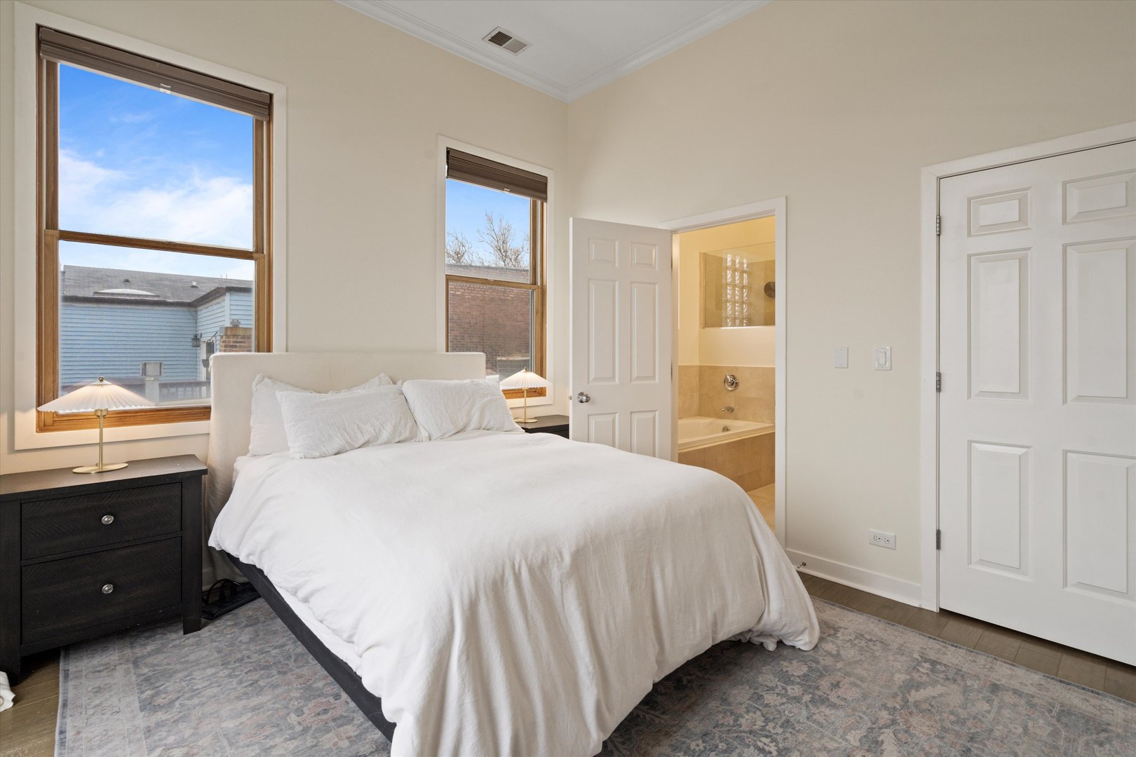829 N Winchester Avenue Unit: 3