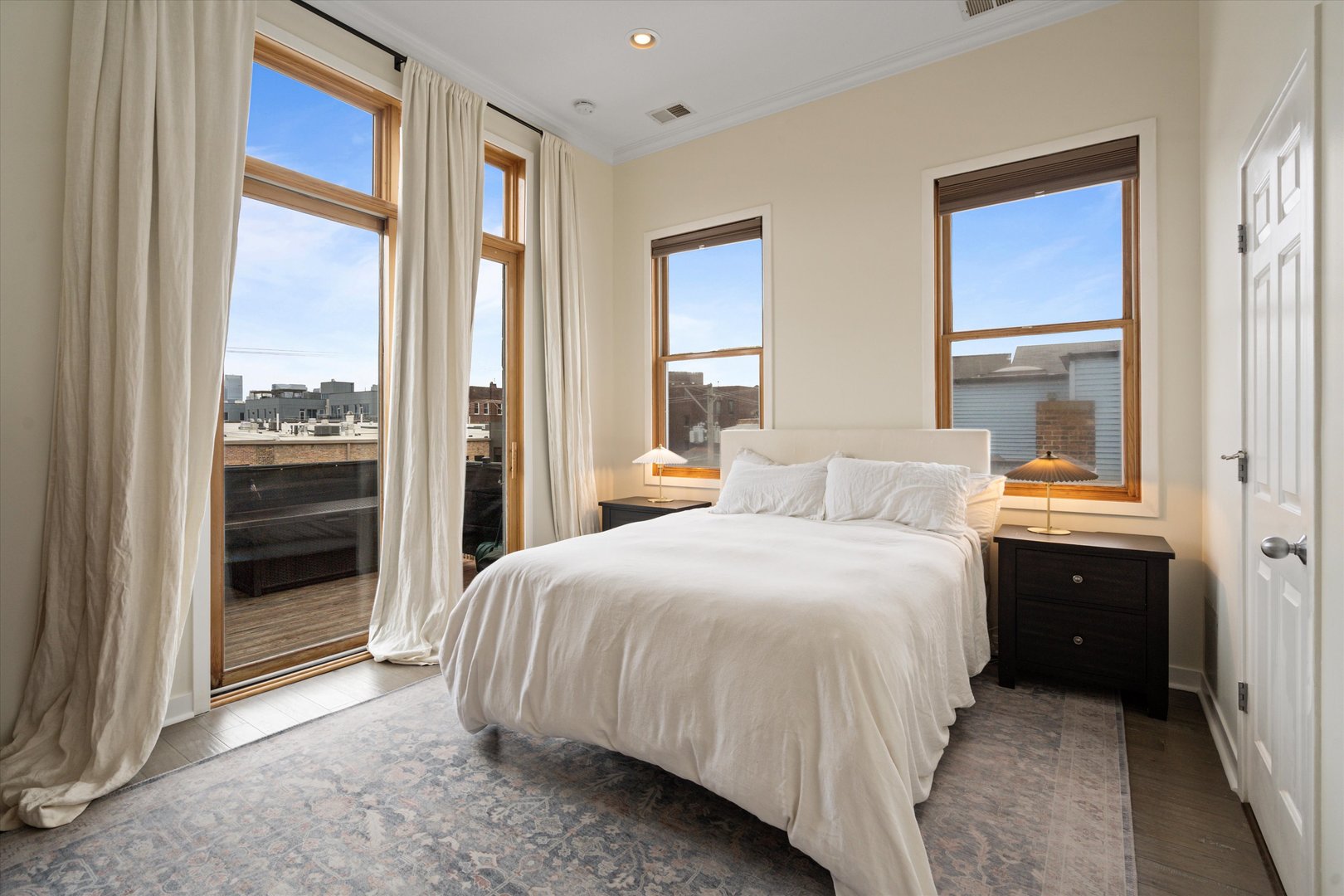 829 N Winchester Avenue Unit: 3
