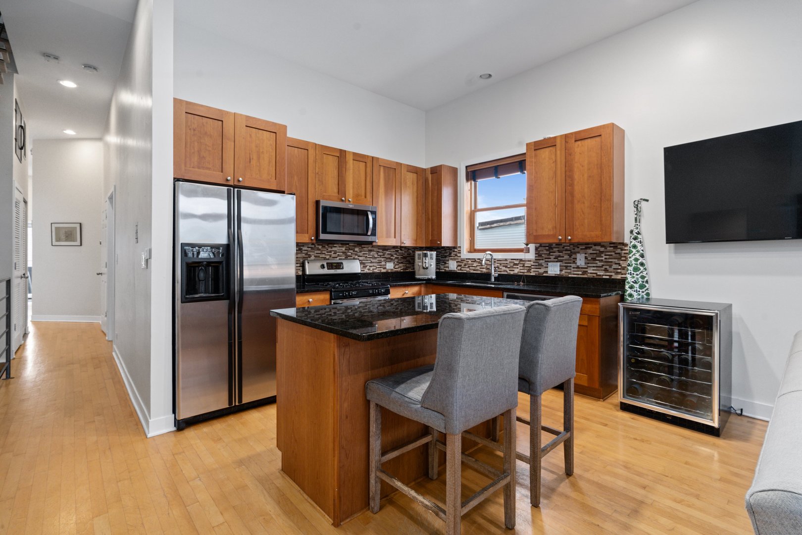 829 N Winchester Avenue Unit: 3