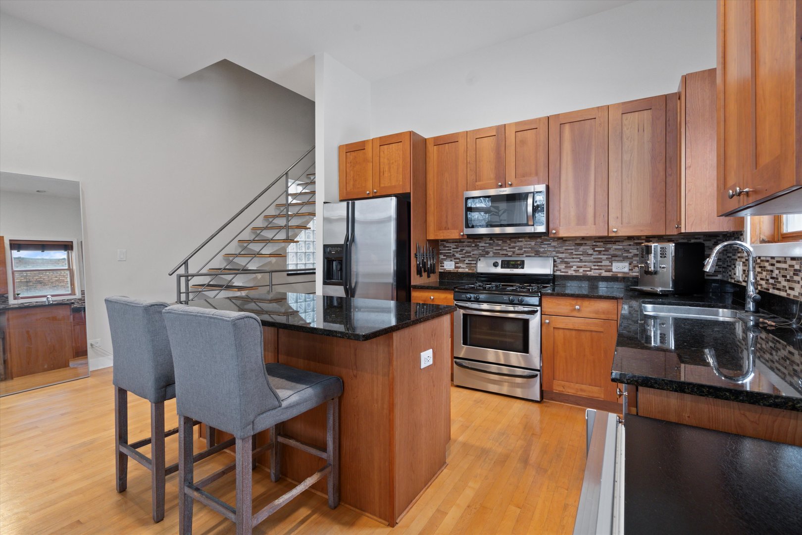 829 N Winchester Avenue Unit: 3