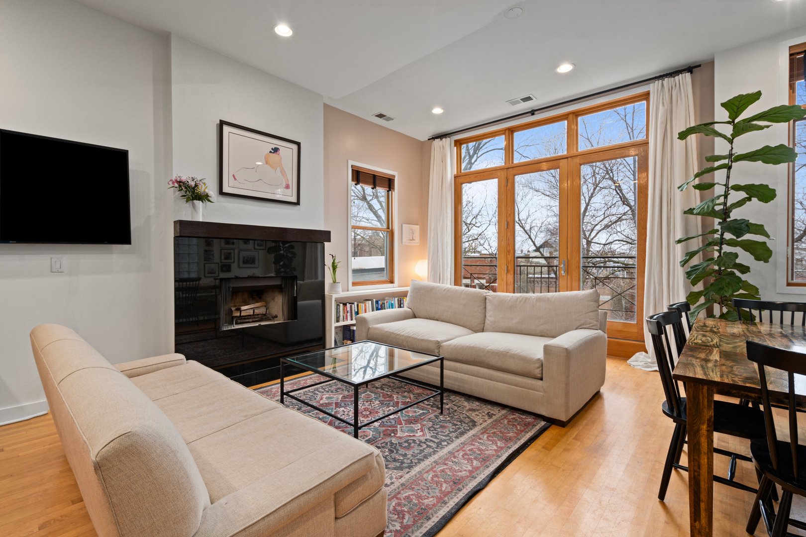 829 N Winchester Avenue Unit: 3