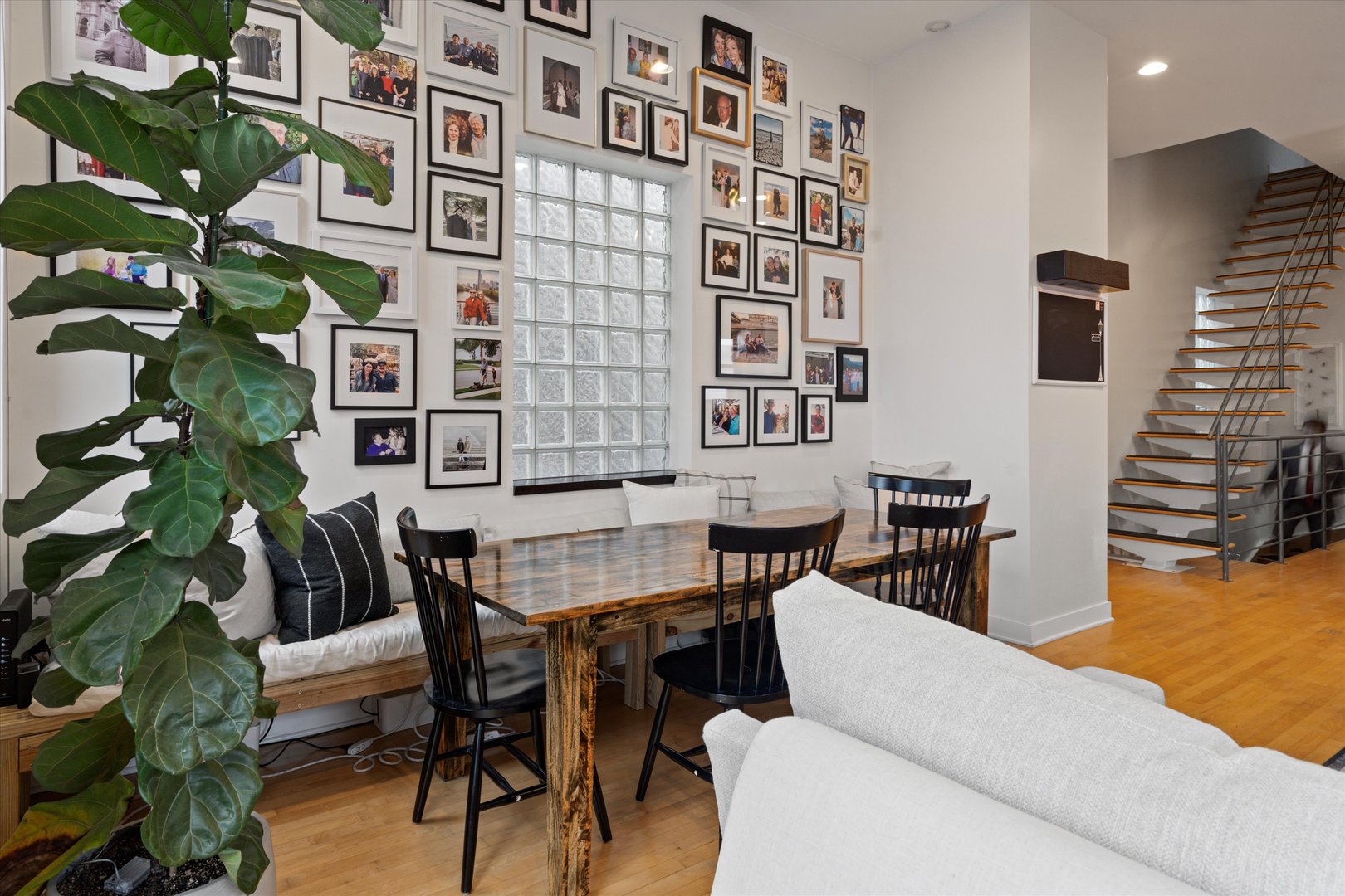 829 N Winchester Avenue Unit: 3