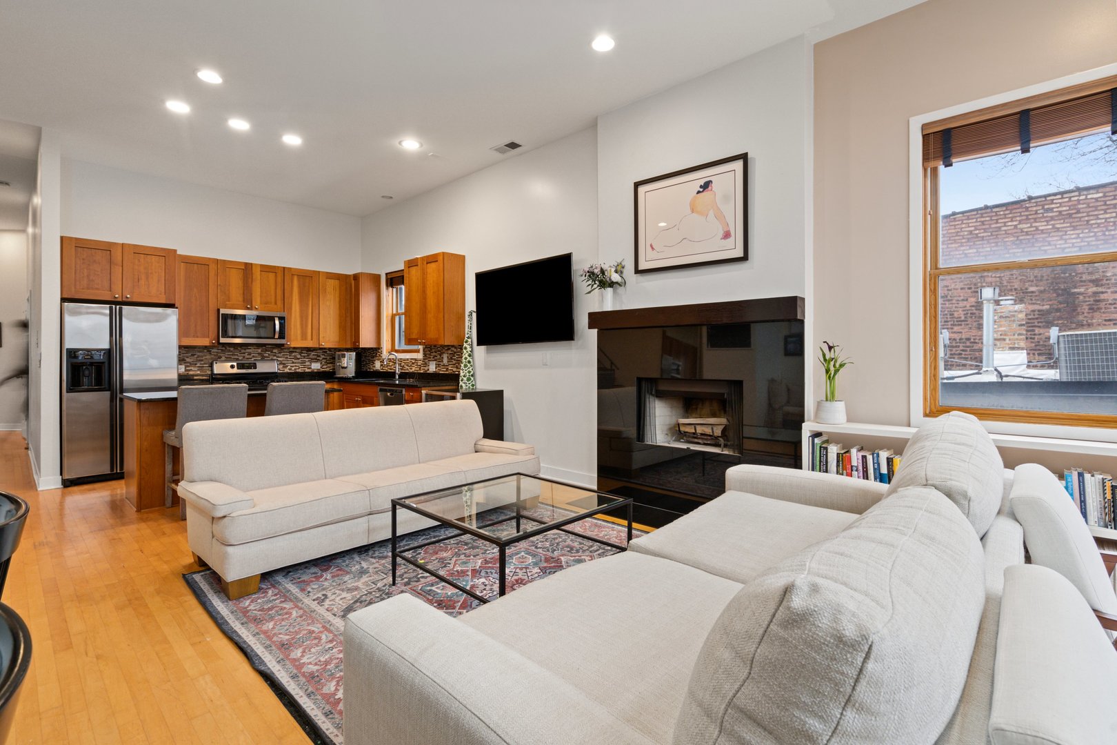 829 N Winchester Avenue Unit: 3
