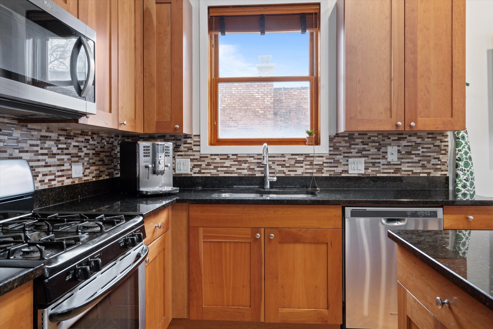 829 N Winchester Avenue Unit: 3