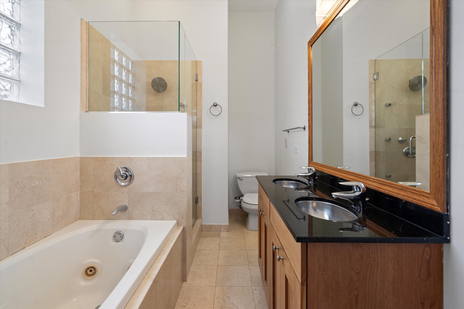 829 N Winchester Avenue Unit: 3