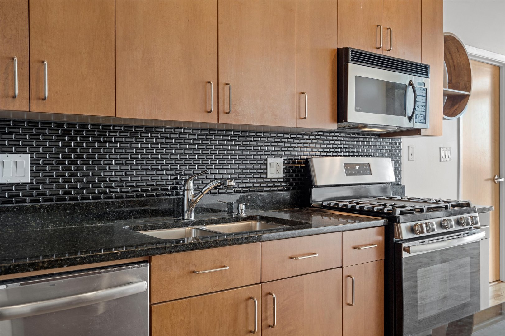 321 S Sangamon Street Unit: 804