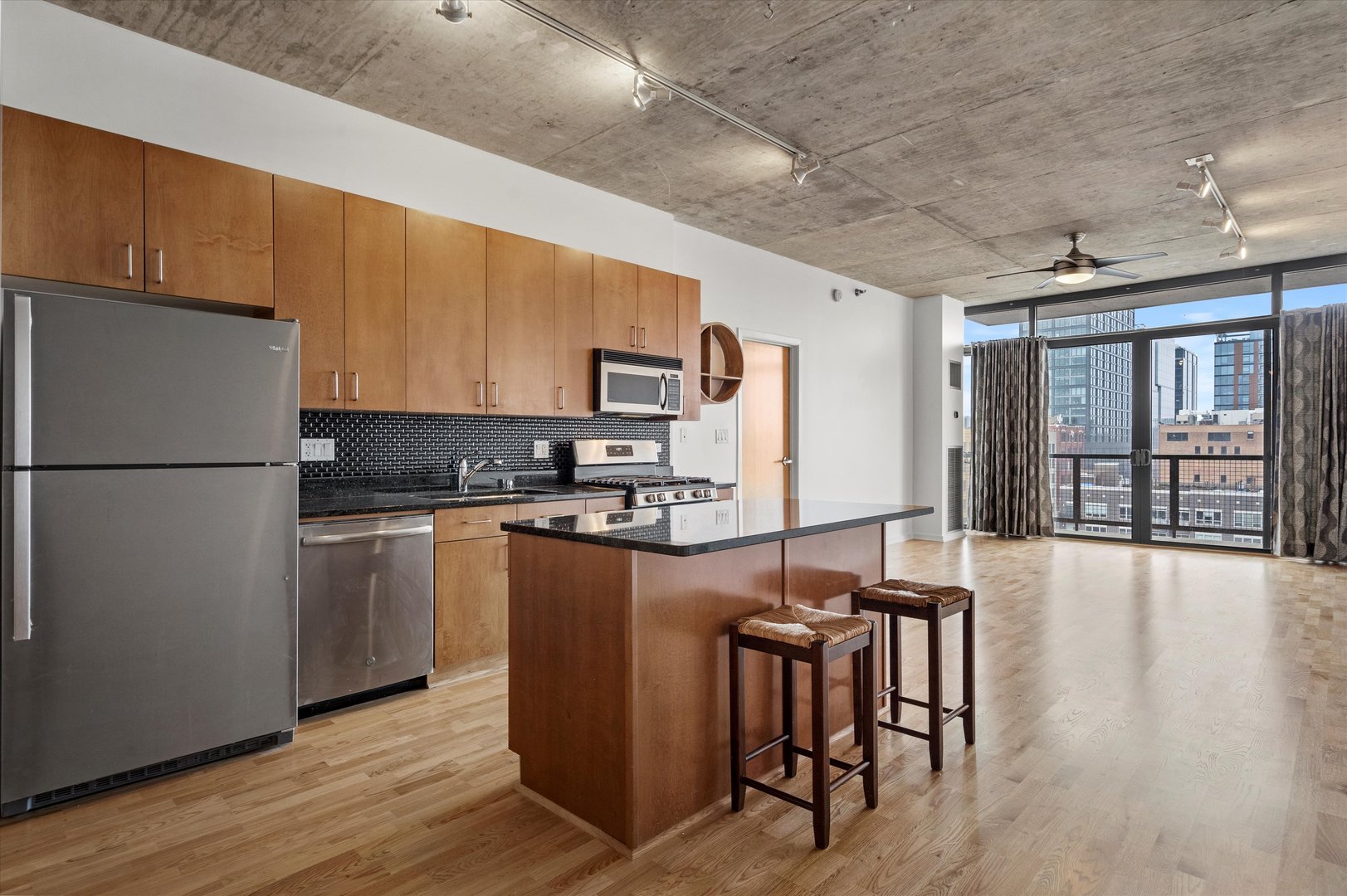 321 S Sangamon Street Unit: 804