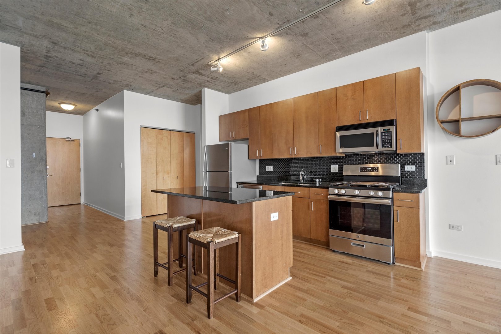 321 S Sangamon Street Unit: 804