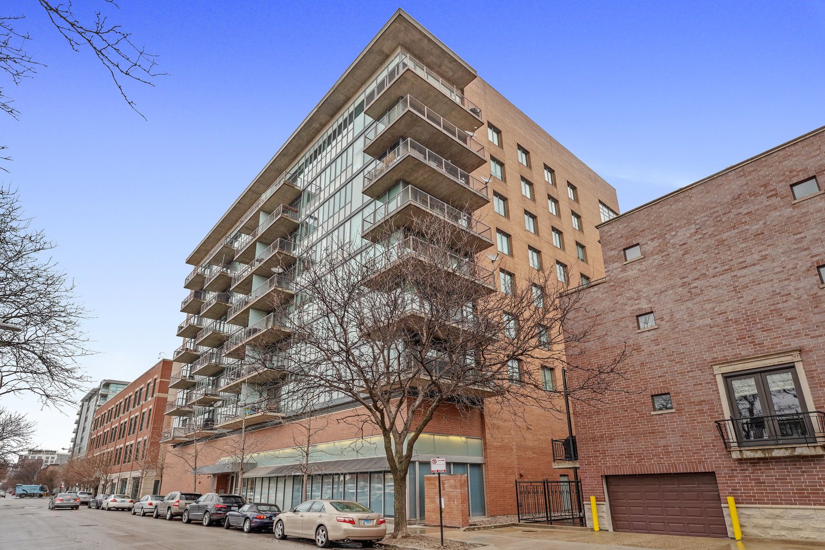 321 S Sangamon Street Unit: 804